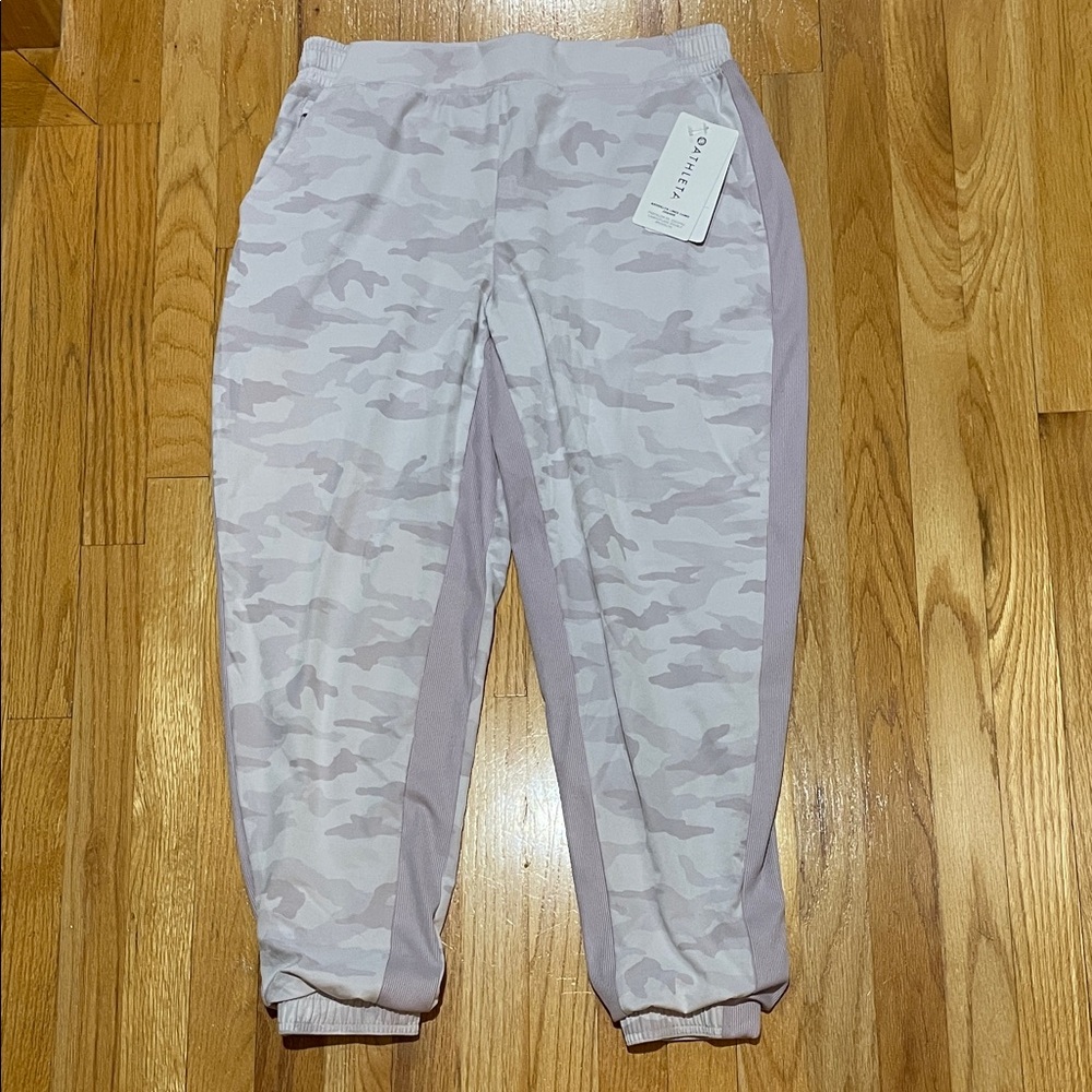 NWT Athleta Women’s Brooklyn Lined Camo Jogger Pink Camo Size 14